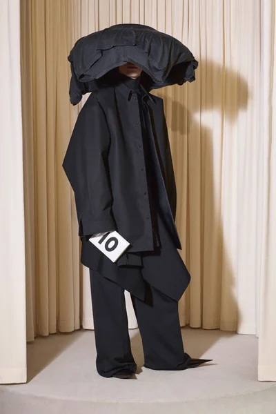 Look 10
